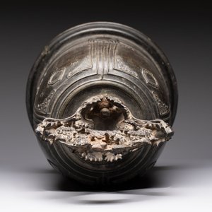 A large Vietnamese bronze 'Dragon' bell, signed Nguyễn Ngọc Nghĩa 阮玉義, 19th C. — photo 5