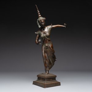 A large Vietnamese copper- and silver-inlaid bronze sculpture of a dancer, Bien Hoa school, early 20th C. — photo 1