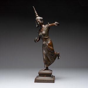 A large Vietnamese copper- and silver-inlaid bronze sculpture of a dancer, Bien Hoa school, early 20th C. — photo 2