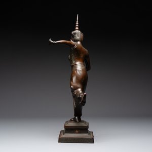 A large Vietnamese copper- and silver-inlaid bronze sculpture of a dancer, Bien Hoa school, early 20th C. — photo 3