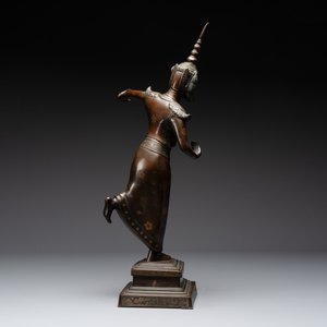 A large Vietnamese copper- and silver-inlaid bronze sculpture of a dancer, Bien Hoa school, early 20th C. — photo 4