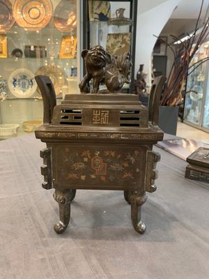 A large Vietnamese copper- and silver-inlaid rectangular 'Buddhist lion' censer and cover on stand, 19th C. — photo 2