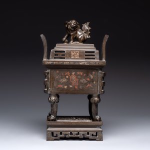 A large Vietnamese copper- and silver-inlaid rectangular 'Buddhist lion' censer and cover on stand, 19th C. — photo 2