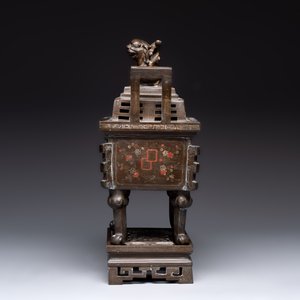 A large Vietnamese copper- and silver-inlaid rectangular 'Buddhist lion' censer and cover on stand, 19th C. — photo 3