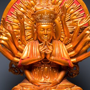 A large Vietnamese red-and-gilt-lacquered wood sculpture of Avalokitesvara with 18 arms, 19/20th C. — 照片 8