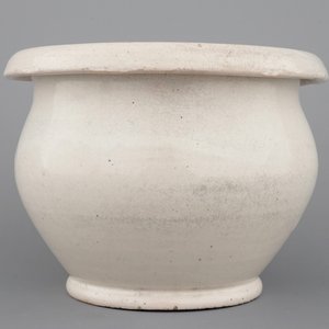 A large white Delft chamber pot, 18th C. — photo 4