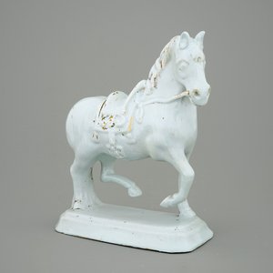 A large white Delft model of a standing horse, 18th C. — 照片 1