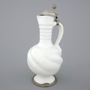 A large white Delft pewter-mounted jug with rope twist handle, 17th C. — photo 1