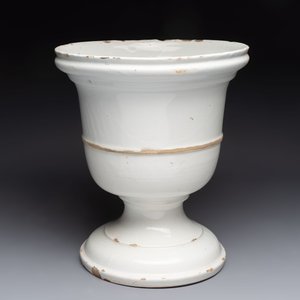 A large white Dutch Delft garden vase, late 17th/early 18th C. — 照片 2