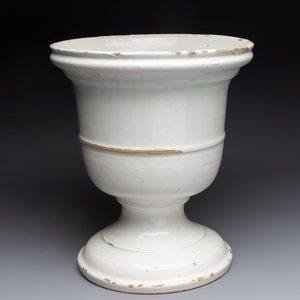 A large white-glazed Dutch Delft garden vase, late 17th/early 18th C. — foto 3
