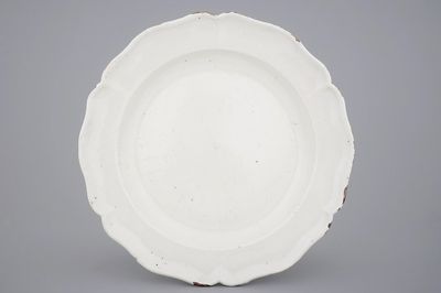 A large white monochrome Delftware dish with lobed edge, 18th C.