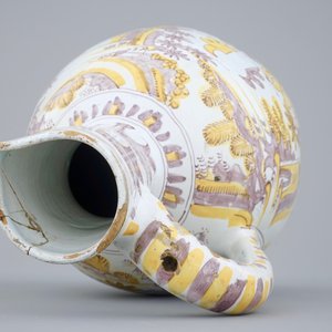A large yellow and manganese chinoiserie jug, Frankfurt or Delft, 17th C. — 照片 6