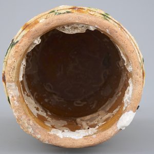 A late Byzantine earthenware sgraffiato albarello, Cyprus, 13/14th C. — 照片 6