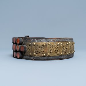 A leather marriage belt with carnelian and brass plaques, Balkan region, 18/19th C. — 照片 5