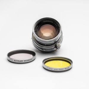 A Leica Summicron 50 mm F2 LTM lens with adapter to Leica M and two Leica filters — 照片 1