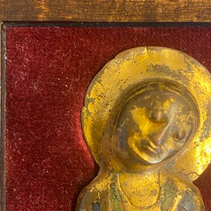 A Limoges champlevé enamel and gilded copper plaque of a Madonna, France, 13th C. — photo 13