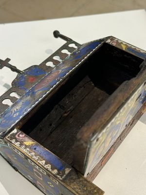 A Limoges champlevé enamel reliquary casket depicting the murder of Thomas Becket, France — photo 18