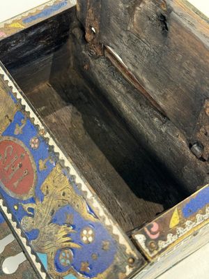 A Limoges champlevé enamel reliquary casket depicting the murder of Thomas Becket, France — photo 19
