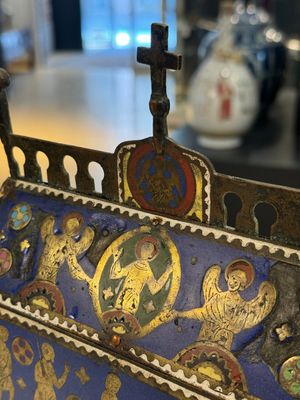 A Limoges champlevé enamel reliquary casket depicting the murder of Thomas Becket, France — photo 9