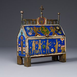 A Limoges champlevé enamel reliquary casket depicting the murder of Thomas Becket, France — photo 1
