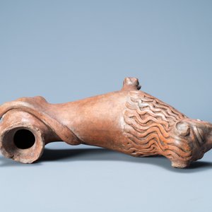 A lion-shaped pebble-inlaid stoneware oil lamp or ewer, Badajoz, Portugal, 15/16th C. — 照片 6