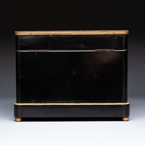 A liqueur cabinet or cave à liqueur with Boulle and mother-of-pearl inlay, 19th C. — photo 5