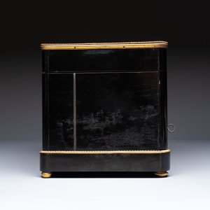 A liquor cabinet or cave à liqueur with Boulle and mother-of-pearl inlay, 19th C. — photo 6