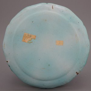 A lobed Brussels faience dish with leaf patterns, 18th C — photo 1