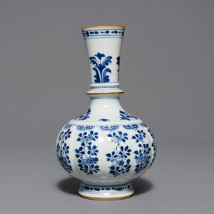 A lobed Chinese blue and white Islamic market huqqa base, Kangxi — photo 4
