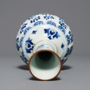 A lobed Chinese blue and white Islamic market huqqa base, Kangxi — photo 6