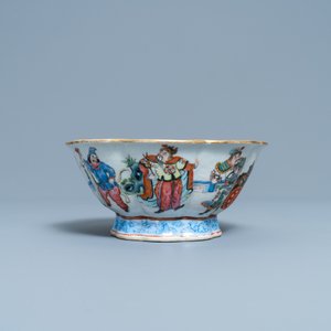 A lobed Chinese famille rose bowl, Tongzhi mark and of the period — photo 4