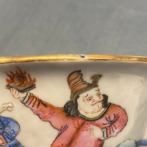 A lobed Chinese famille rose bowl, Tongzhi mark and of the period — photo 8
