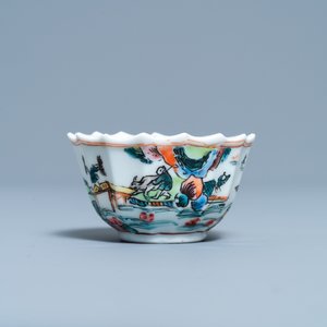 A lobed Chinese famille rose cup and saucer, Yongzheng — 照片 4