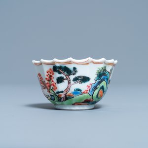 A lobed Chinese famille rose cup and saucer, Yongzheng — 照片 6