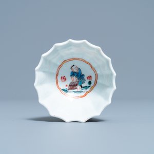 A lobed Chinese famille rose cup and saucer, Yongzheng — 照片 8