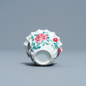 A lobed Chinese famille rose 'rooster' cup and saucer, Yongzheng — photo 9