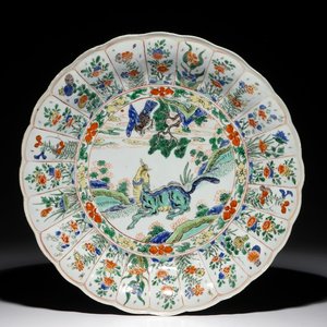 A lobed Chinese famille verte dish with a tiger, Kangxi — photo 1