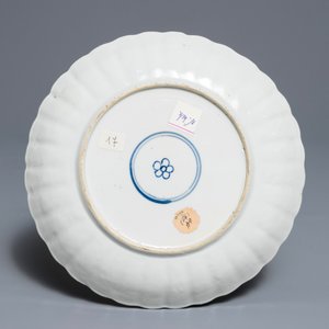 A lobed Chinese famille verte plate with insects, Kangxi — 照片 2