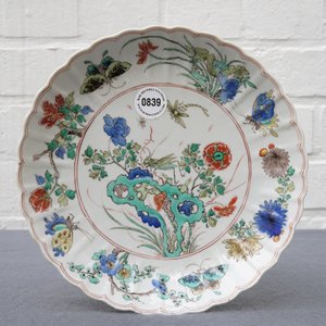 A lobed Chinese famille verte plate with insects, Kangxi — 照片 3
