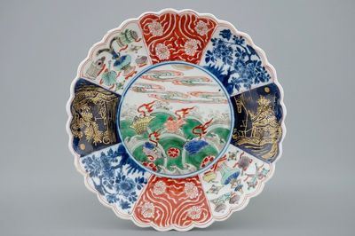 A lobed Chinese famille verte plate with shells among waves, Kangxi