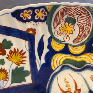 A lobed oval polychrome Dutch Delft 'lightning' dish, early 18th C. — photo 5
