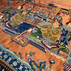 A long rectangular Chinese embroidered silk altar cloth, 19/20th C. — 照片 16