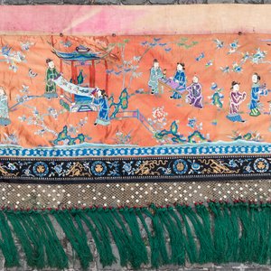 A long rectangular Chinese embroidered silk altar cloth, 19/20th C. — 照片 2