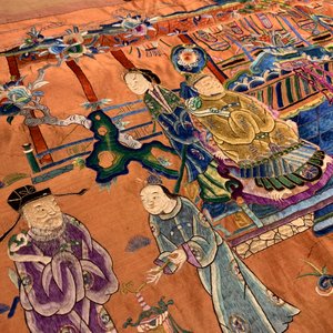 A long rectangular Chinese embroidered silk altar cloth, 19/20th C. — 照片 24