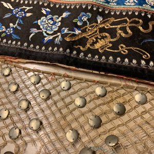A long rectangular Chinese embroidered silk altar cloth, 19/20th C. — 照片 28