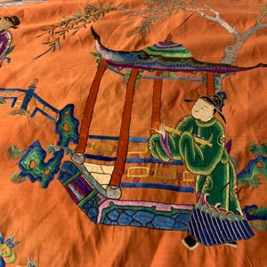 A long rectangular Chinese embroidered silk altar cloth, 19/20th C. — 照片 31