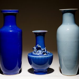 A lot of 3 Chinese monochrome blue vases, 19th C. — photo 1