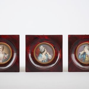 A lot of 3 miniatures painted on ivory in imitation tortoise shell frames, 19th C. — photo 1