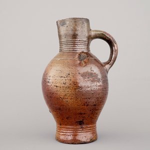 A lot of 3 saltglazed stoneware jugs incl. a Raeren pilgrim's flask or gourd, 17th and 19th C. — photo 3