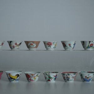 A lot of 33 Chinese famille rose cups and 27 saucers, Yongzheng/Qianlong — 照片 16